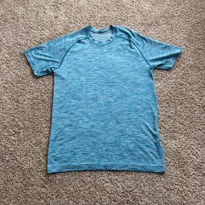 Lululemon Men's Blue T-shirt